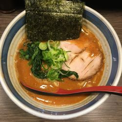 極旨らーめん（赤・720円）