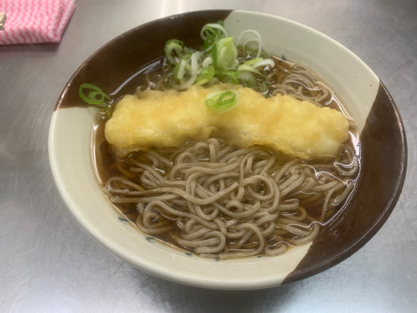 「いか天そば 600円」@名代きしめん 住よし JR名古屋駅7・8番ホーム店の写真
