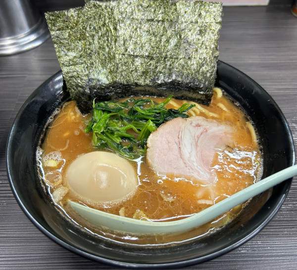 「半熟味玉ラーメン並＋無料ライス」@桜道家の写真