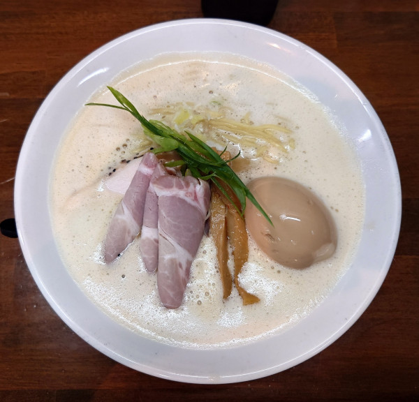 「味玉鶏白湯そば(醤油、1020円)」@麺屋 三槍の写真