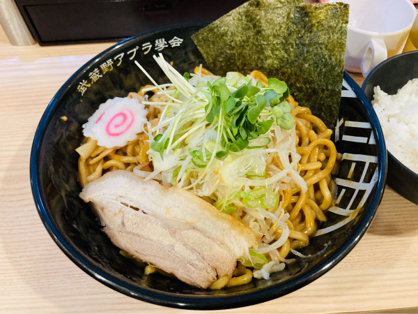 「武蔵野油そば W盛 野菜 無限ライス」@武蔵野アブラ學会 神田店の写真