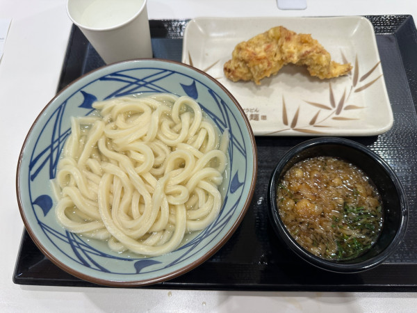 「釜揚げうどん（並）340円→170円＋かしわ天190円→0円」@丸亀製麺 イーサイト高崎店の写真