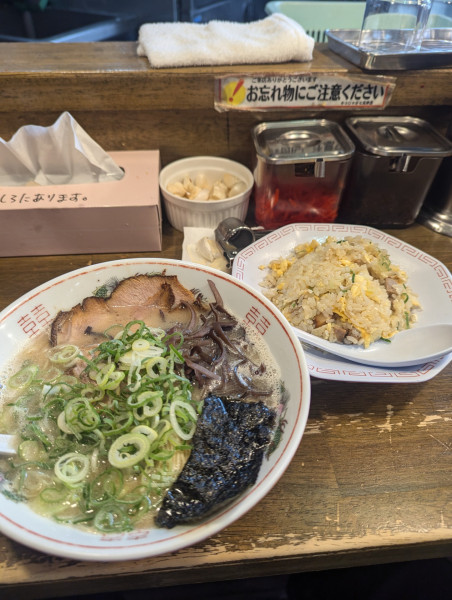 「博多ラーメン+チャーハンセット」@やっじゃがな 高津店の写真