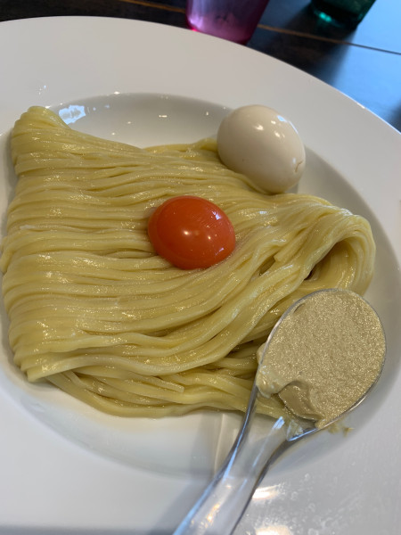 「牡蠣バター＋味玉トッピング」@むかん横浜の写真