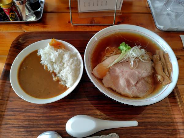 「しょうゆらーめん800円、カレーセット350円」@玖の写真