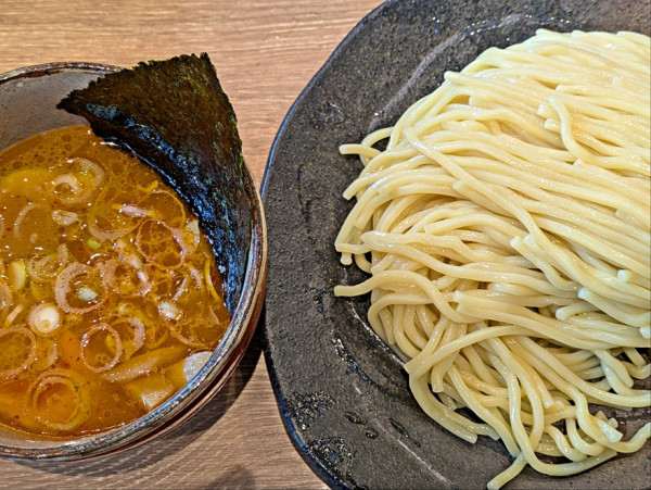 「辛味つけ麺（中盛）＋味玉」@つけ麺屋 やすべえ 田町店の写真