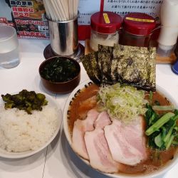 ラーメン(大)チャーシュー3枚わかめ