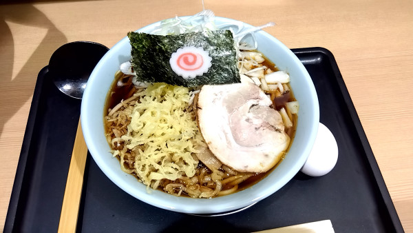 「中華そば（８９０円）」@なぜ蕎麦にラー油を入れるのか。 田町店の写真