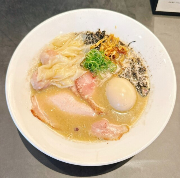 「鶏ニボらぁ麺+ワンタン+味玉」@Ramen Jazzy Beatsの写真