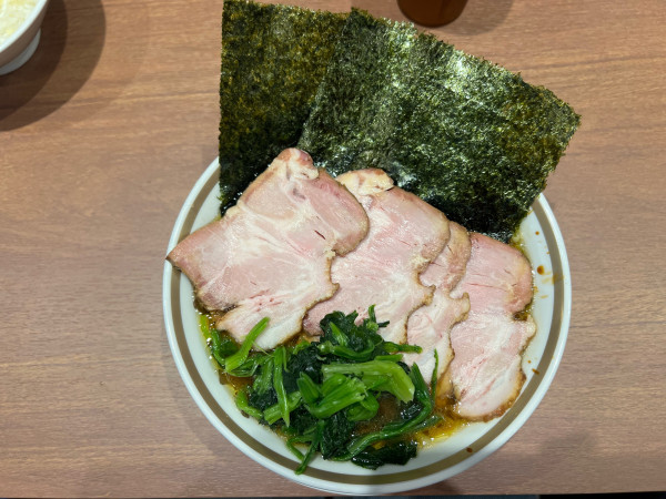 「チャーシューメン(中)   1,300円　ライス　100円」@家系ラーメン 大ちゃんの写真