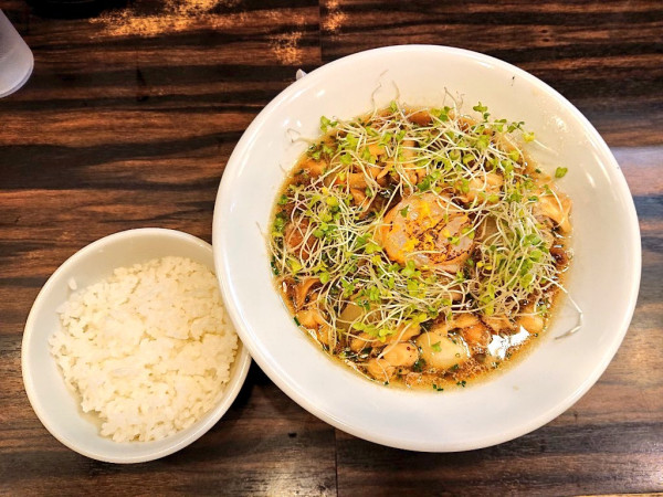 「ホタテと鯛のらーめん(醤油)＋追い飯」@稲荷屋の写真