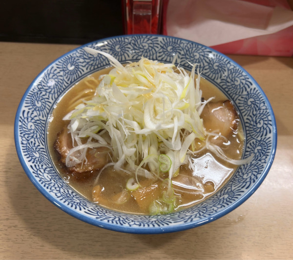 「白ネギらー麺」@長州ラーメン 万龍軒 富士見店の写真
