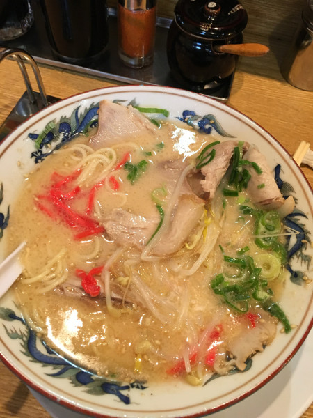 「久留米の龍　とんこつラーメン」@虎と龍 西宮北口店の写真
