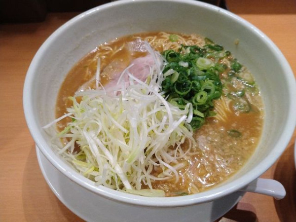「豚骨味噌ラーメン・白髪ねぎトッピング」@ハマムラ 近鉄名店街みやこみち店の写真
