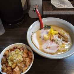 味噌らーめん+能登豚ネギ塩チャーシュー丼