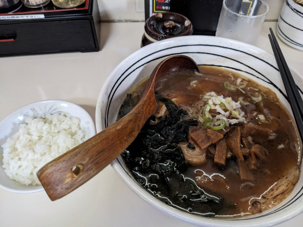 「豚バラチャーシュー麺+ライス（平日ランチ無料）」@らあめん亭 武蔵の写真