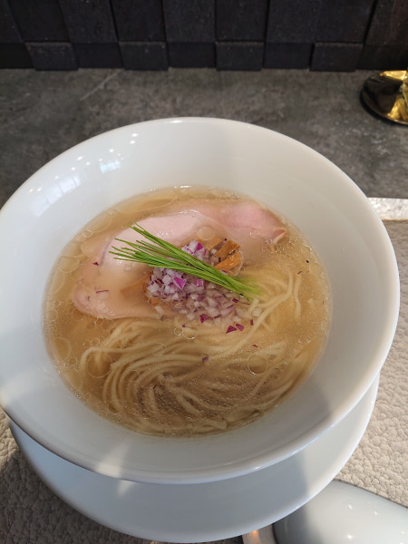 「中華蕎麦 塩」@宍道湖しじみ中華蕎麦 琥珀 池袋店の写真