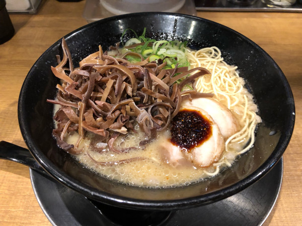 「中洲屋台とんこつラーメン」@元祖博多 中州屋台ラーメン 一竜 池袋東口駅前店の写真