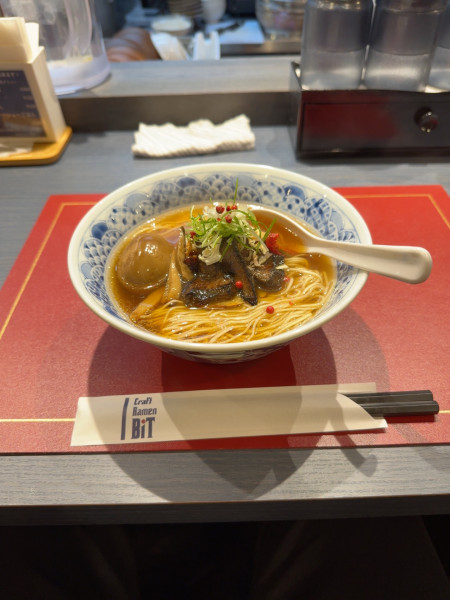「極コンソメラーメン➕味玉」@Craft Ramen BiTの写真