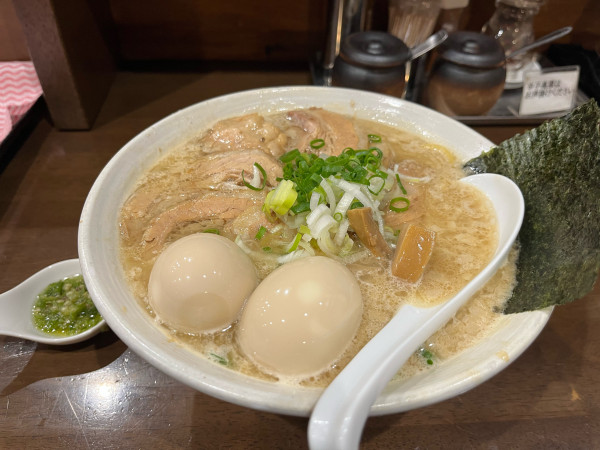 「【限定】背脂豚骨+大盛、味玉、肉増し、青唐辛子」@自家製多加水極太麺 ISAMIの写真