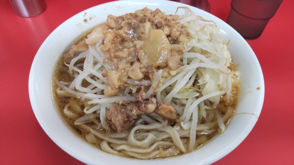 「麺半分900円ニンニクあぶら」@ラーメン二郎 柏店の写真