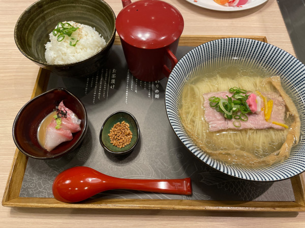 「鯛塩らぁ麺・胡麻鯛茶漬け」@鯛塩そば 灯花 池袋東武店の写真