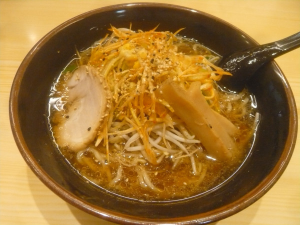 「しょうゆラーメン（+ネギ）」@ラーメン 味噌亭の写真