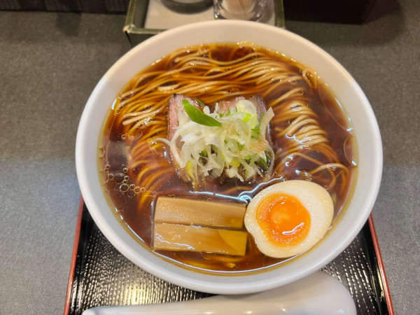 「丸鷄たまり醤油らぁ麺」@らぁ麺 幸跳の写真
