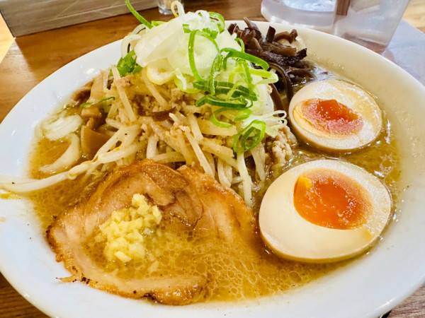 「綱取味噌ラーメン味玉入り【1070円】」@麺部屋 綱取物語  ラーメンスクエア立川店の写真