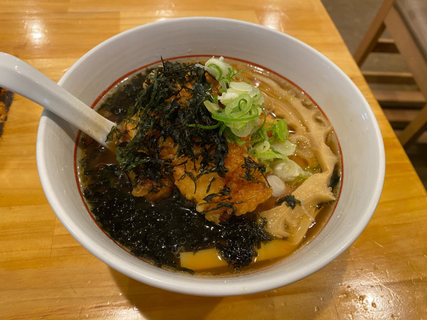 「温かき揚げそば1,450円」@川の先の上の写真