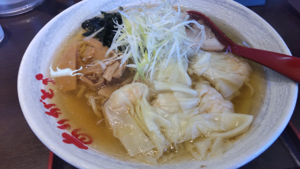 「えびワンタン塩ラーメン大盛り1130円」@めん王 野田みずき店の写真