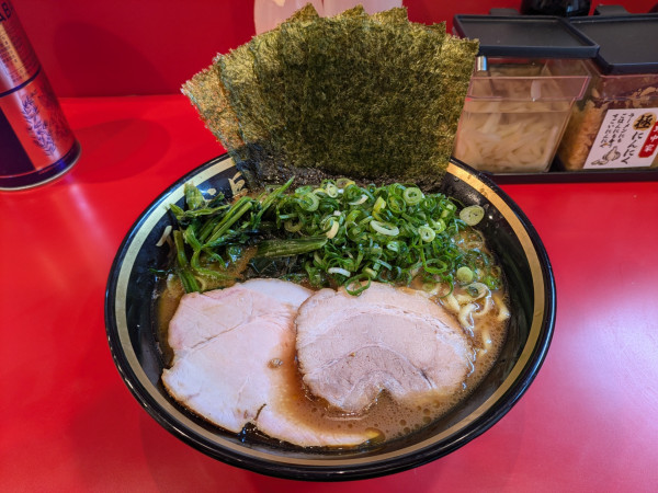 「特製ラーメン（中）」@横濱家系ラーメン 五代目 野中家の写真