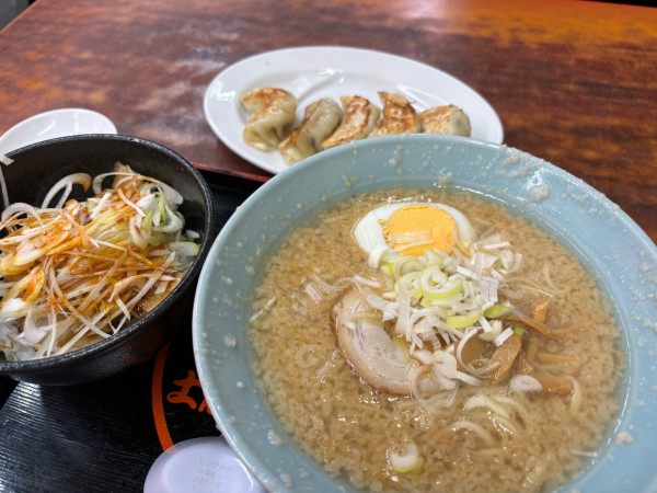 「ミニ丼セットB+餃子＋生ビール」@環七土佐っ子ラーメン 池袋店の写真