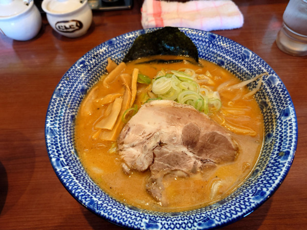 「味噌󠄀ラーメン・・950円」@北海道ラーメン 赤レンガ 幸手店の写真