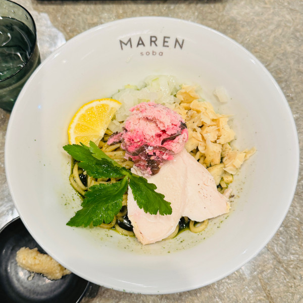 「鶏塩まぜそば~大葉オイル~ミニ飯付き」@soba MAREN 渋谷店の写真