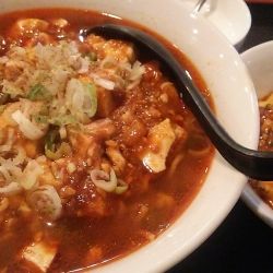 ランチ 麻婆豆腐麺＋半マーボ豆腐丼セット 950円