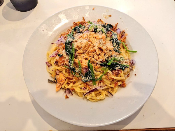 「玉ねぎと鮭のサワークリームオニオンの和えそば」@タマネギヘッドバッドの写真