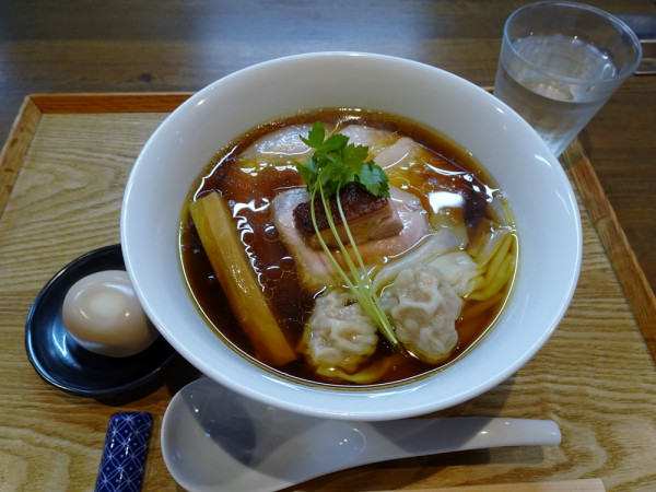 「特製醤油らぁ麺 2000円」@らぁ麺 紫陽花の写真