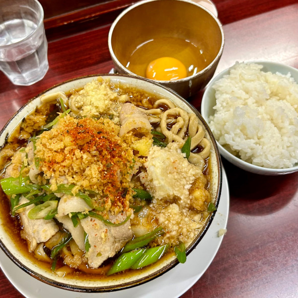 「肉めん（天かす・ニンニク・ショウガ）＋玉＋小ライス」@肉めん 肉めし すず気の写真