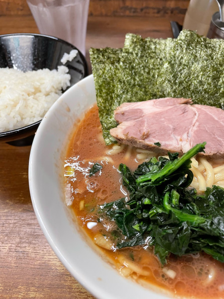 「ラーメン 並 ライス」@横浜家系らーめん 武道家 吉祥寺店の写真