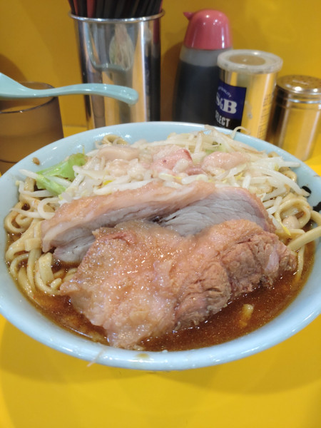 「小ラーメン　野菜少なめ　辛いやつ　アブラ」@ラーメン二郎 八王子野猿街道店2の写真