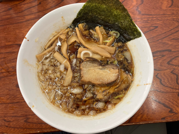 「竹岡屋ラーメン＋トッピングチャーシュー、玉ねぎ、メンマ」@竹岡屋 木更津店の写真