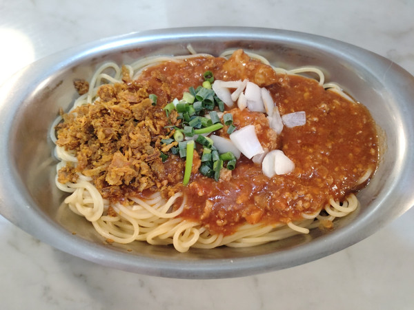 「ミートソースカレー（並）　４６０円」@立ちスパ アッパーカットの写真