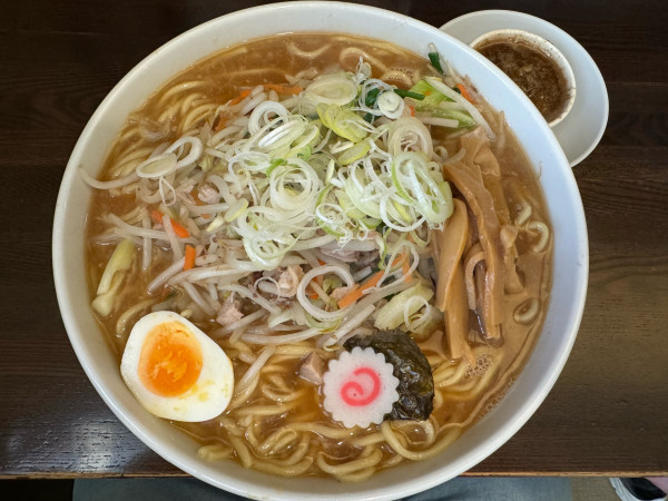 「野菜ラーメン中盛り➕味脂」@東池袋大勝軒 しのやの写真