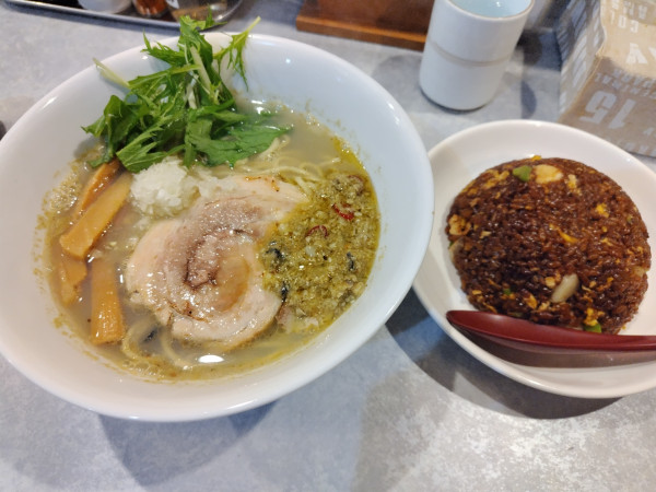 「牡蠣ラーメン」@濃厚白湯らーめん3の写真