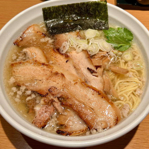 「チャーシュー塩中華そば（こってり）」@らあめん 雅知の写真