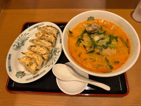 「モツ野菜ラーメン（並盛）＋餃子（6個）セット990円」@日高屋 太田内ケ島店の写真