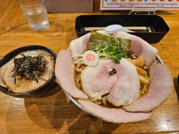 「にんにくラーメン+チャーシュー」@麺や なかじの写真