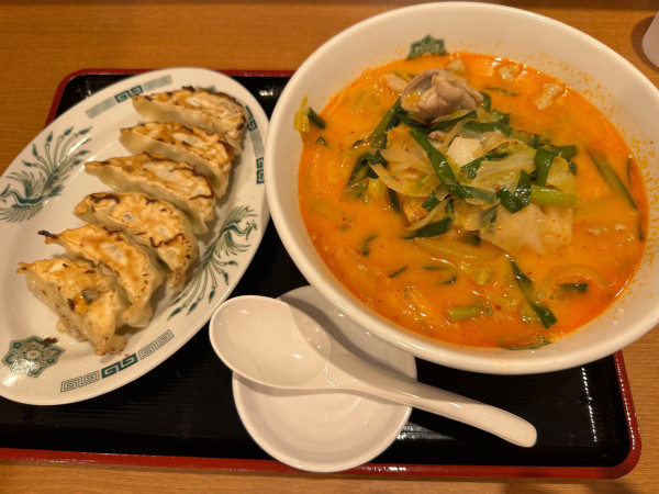 「モツ野菜ラーメン(並盛)+餃子(6個)セット990円」@日高屋 太田内ケ島店の写真