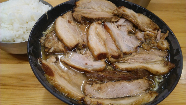 「チャーシュー麺（並） 980円＋小ライス 150円」@北大塚ラーメンの写真